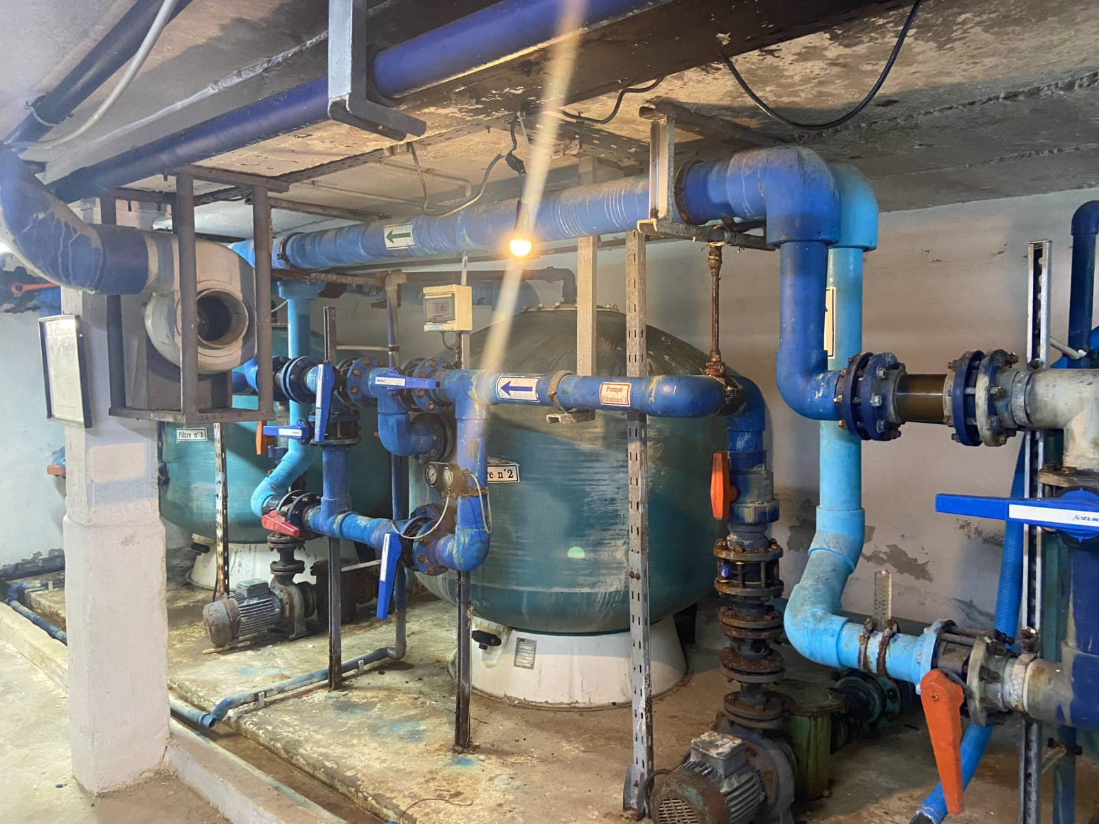 Installation et maintenance d’un système de filtration et de pompage pour piscine et équipements hôteliers à Djerba, Tunisie, assurant performance hydraulique, sécurité et continuité de service.